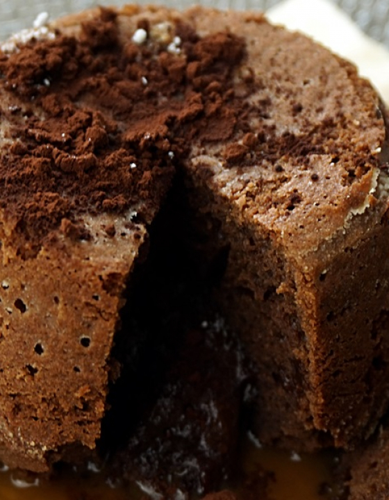 Schokoladensoufflé mit Karamell Sauce
