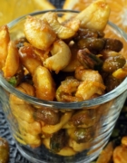 Senf-Rosenkohl-Blätter mit Jakobsmuscheln