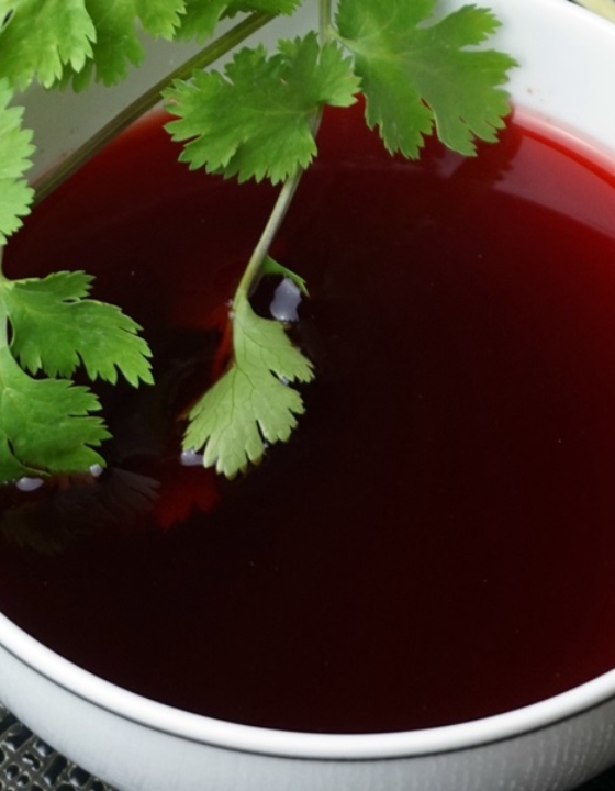 Rote-Bete-Essenz mit Zitronengras