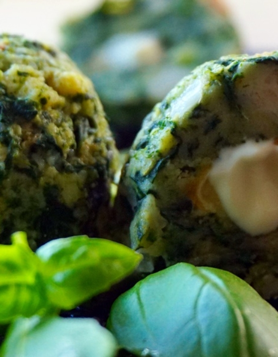 Spinatknödel mit Käse-Kern